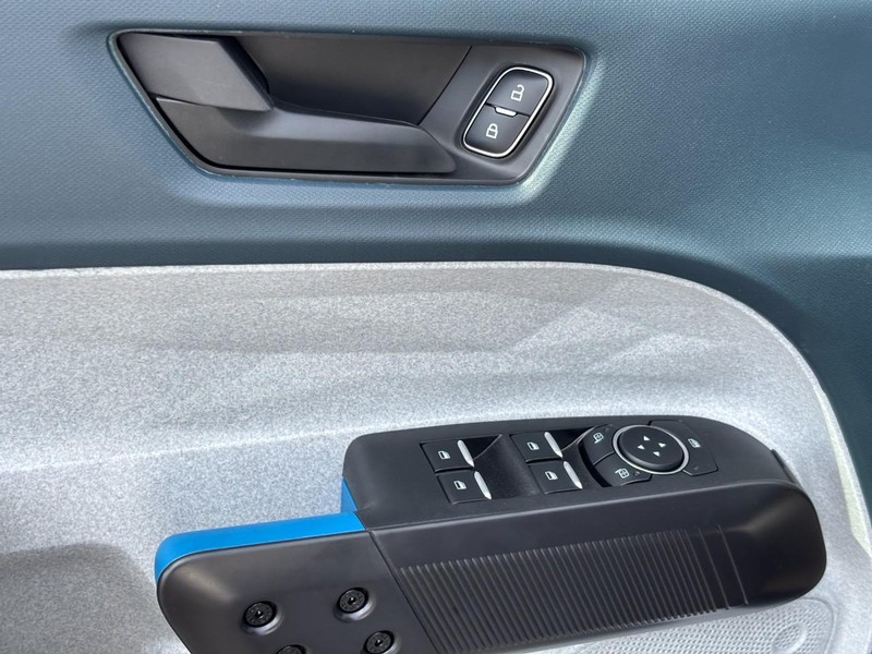 Ford Maverick Vehicle Full-screen Gallery Image 17