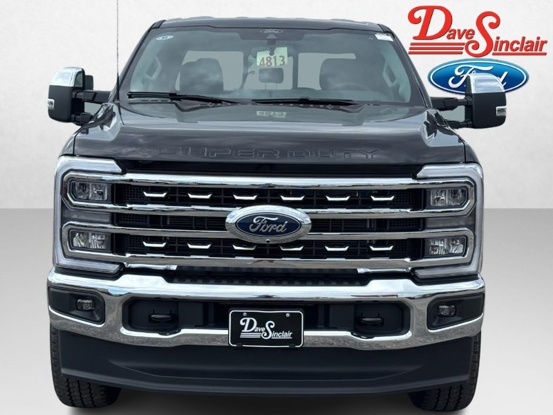 Ford Super Duty F-250 SRW Vehicle Full-screen Gallery Image 02