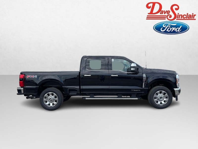 Ford Super Duty F-250 SRW Vehicle Full-screen Gallery Image 05