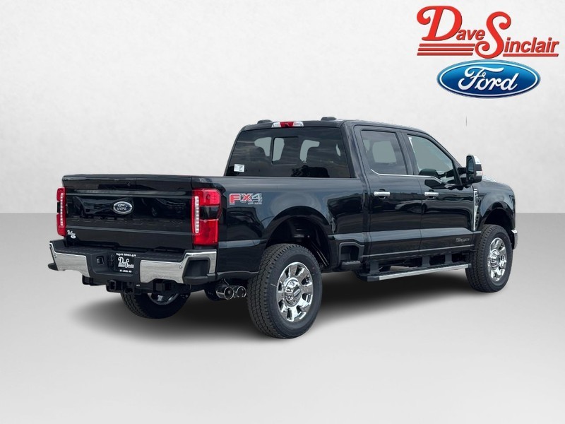 Ford Super Duty F-250 SRW Vehicle Full-screen Gallery Image 07