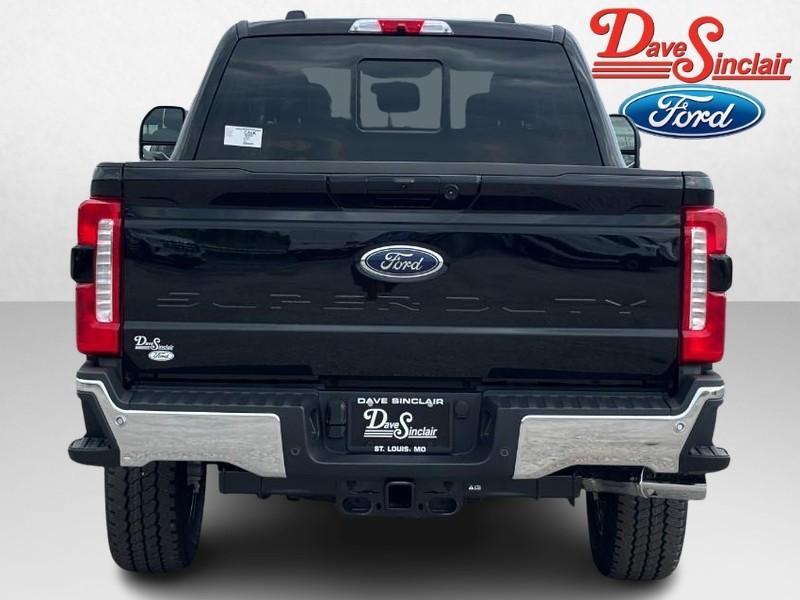Ford Super Duty F-250 SRW Vehicle Full-screen Gallery Image 08