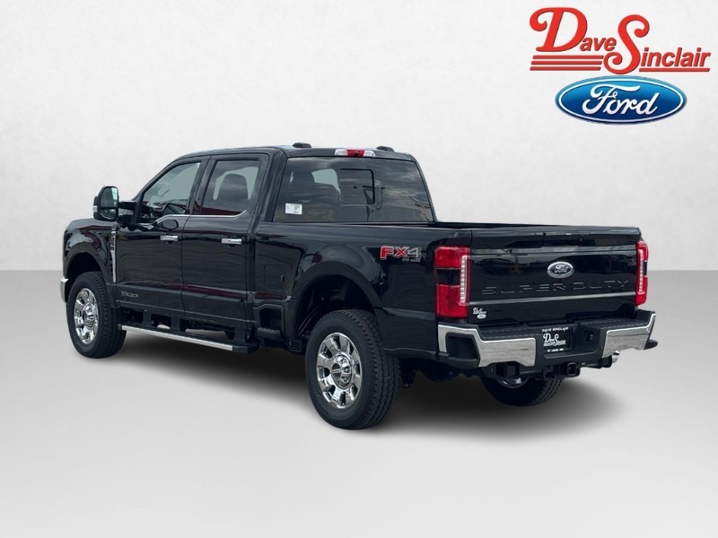 Ford Super Duty F-250 SRW Vehicle Full-screen Gallery Image 09