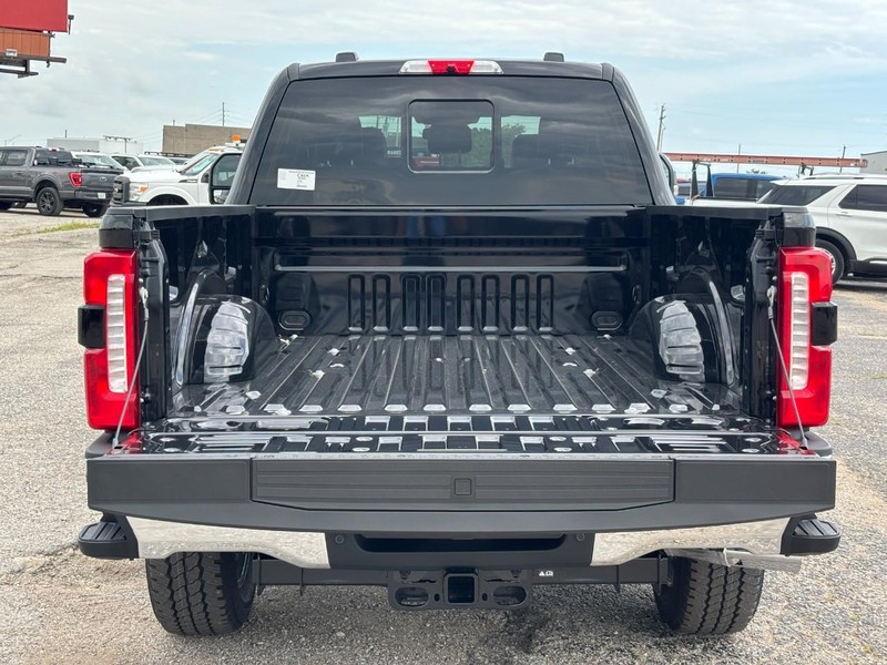 Ford Super Duty F-250 SRW Vehicle Full-screen Gallery Image 11
