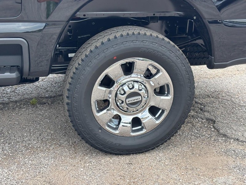 Ford Super Duty F-250 SRW Vehicle Full-screen Gallery Image 12
