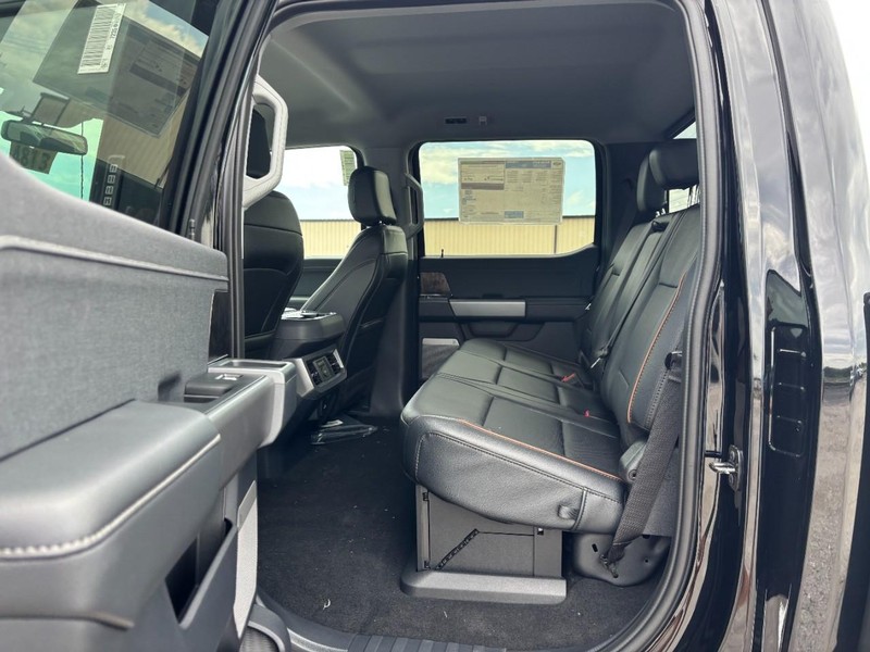 Ford Super Duty F-250 SRW Vehicle Full-screen Gallery Image 13