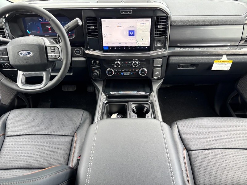 Ford Super Duty F-250 SRW Vehicle Full-screen Gallery Image 15