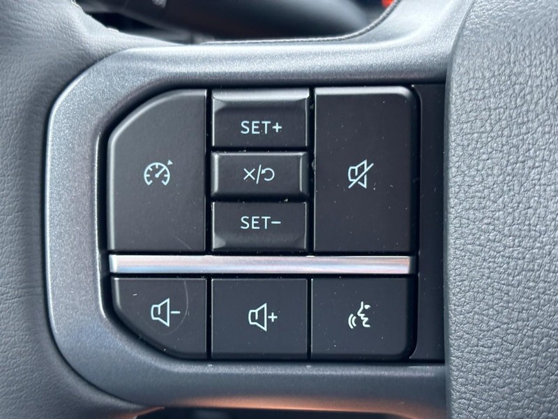 Ford Super Duty F-250 SRW Vehicle Full-screen Gallery Image 19