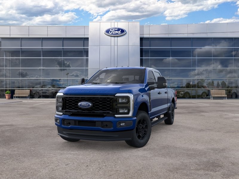 Ford Super Duty F-250 SRW Vehicle Full-screen Gallery Image 02