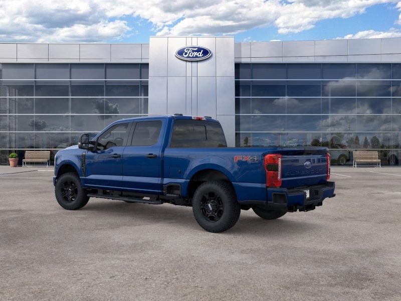 Ford Super Duty F-250 SRW Vehicle Full-screen Gallery Image 05