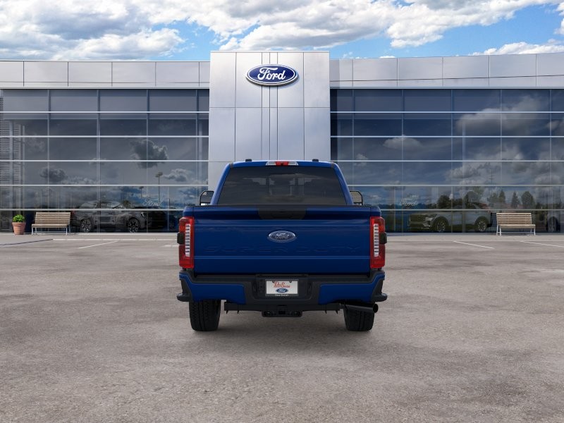 Ford Super Duty F-250 SRW Vehicle Full-screen Gallery Image 07