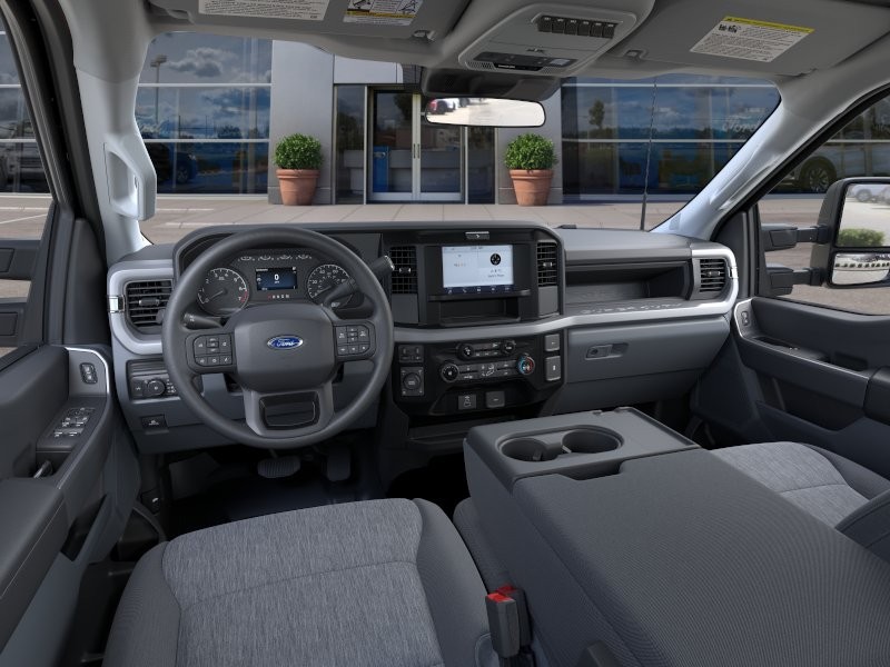 Ford Super Duty F-250 SRW Vehicle Full-screen Gallery Image 11