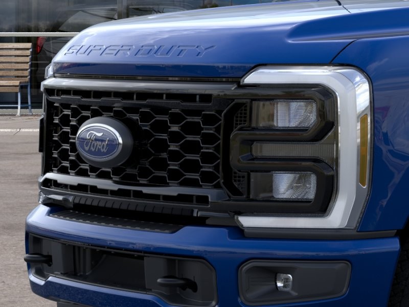 Ford Super Duty F-250 SRW Vehicle Full-screen Gallery Image 19
