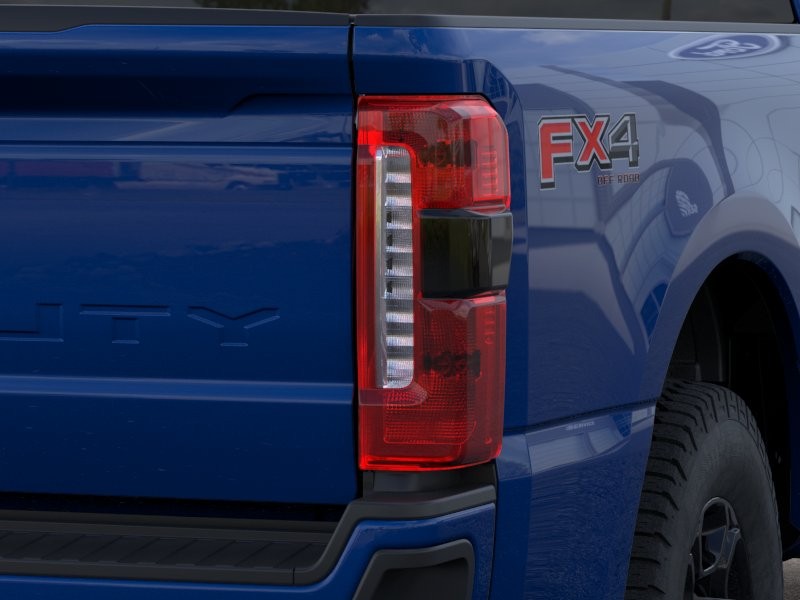 Ford Super Duty F-250 SRW Vehicle Full-screen Gallery Image 23