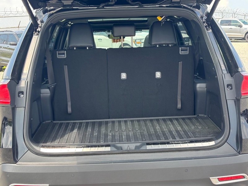 Toyota Grand Highlander Vehicle Full-screen Gallery Image 11