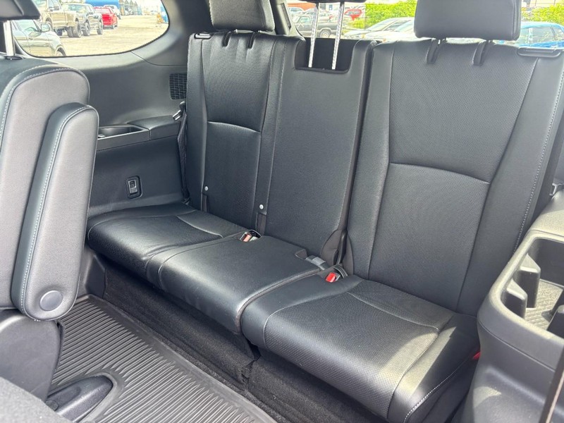Toyota Grand Highlander Vehicle Full-screen Gallery Image 13