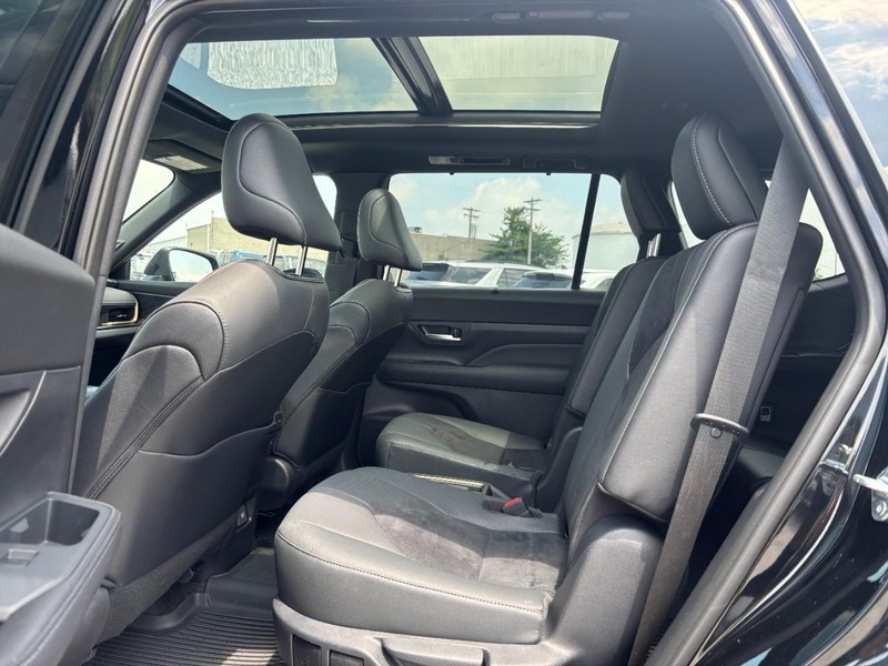 Toyota Grand Highlander Vehicle Full-screen Gallery Image 14