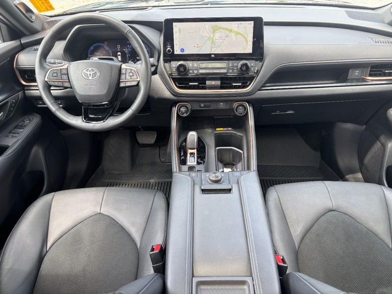Toyota Grand Highlander Vehicle Full-screen Gallery Image 16