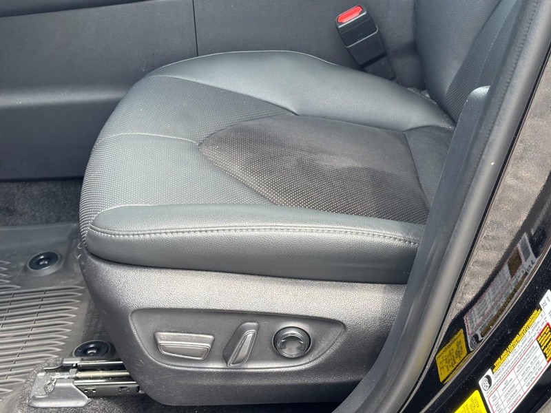 Toyota Grand Highlander Vehicle Full-screen Gallery Image 18