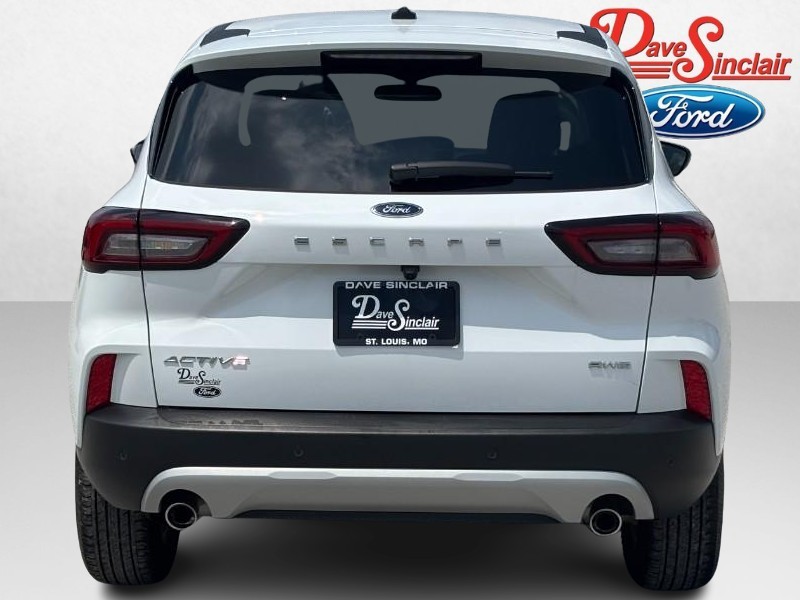 Ford Escape Vehicle Full-screen Gallery Image 08