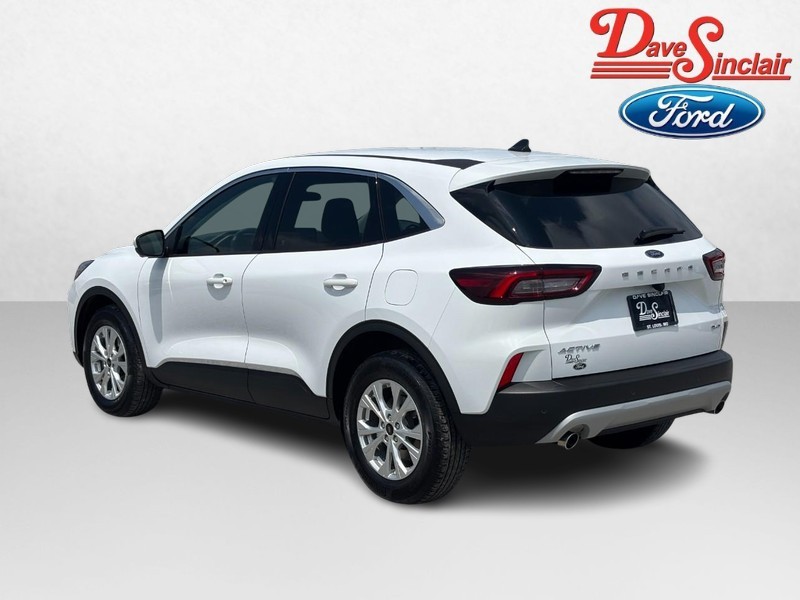 Ford Escape Vehicle Full-screen Gallery Image 09