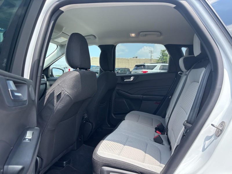 Ford Escape Vehicle Full-screen Gallery Image 13