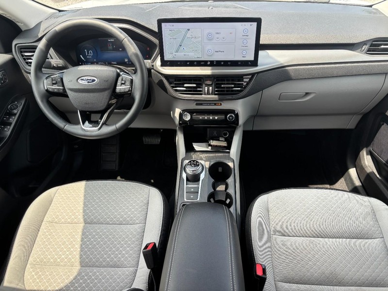 Ford Escape Vehicle Full-screen Gallery Image 15