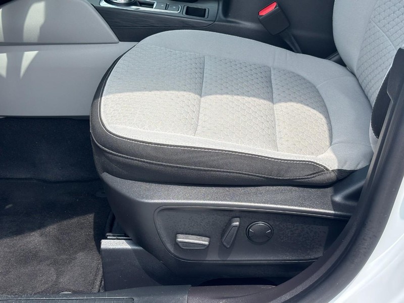 Ford Escape Vehicle Full-screen Gallery Image 17