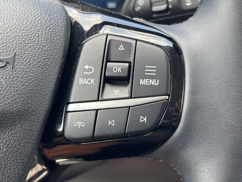 Ford Escape Vehicle Full-screen Gallery Image 20
