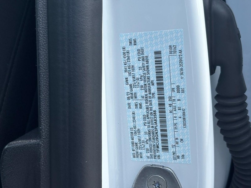 Ford Escape Vehicle Full-screen Gallery Image 25