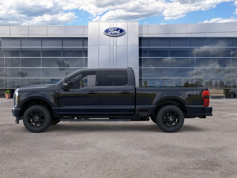Ford Super Duty F-250 SRW Vehicle Full-screen Gallery Image 04