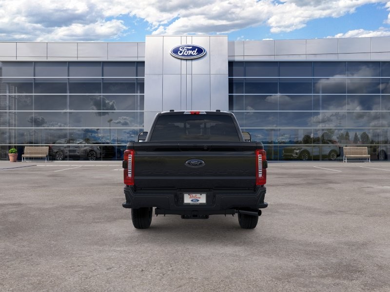 Ford Super Duty F-250 SRW Vehicle Full-screen Gallery Image 07