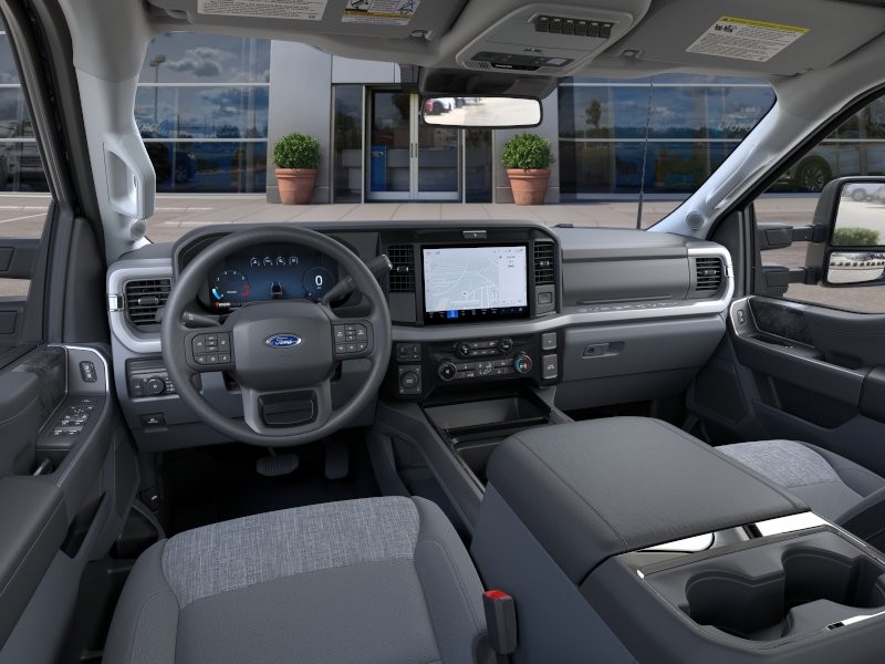 Ford Super Duty F-250 SRW Vehicle Full-screen Gallery Image 11