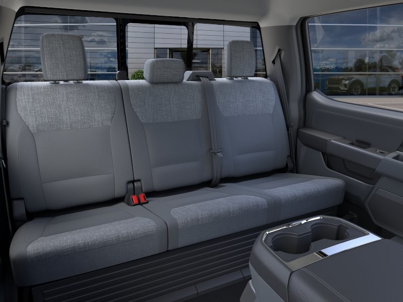 Ford Super Duty F-250 SRW Vehicle Full-screen Gallery Image 13