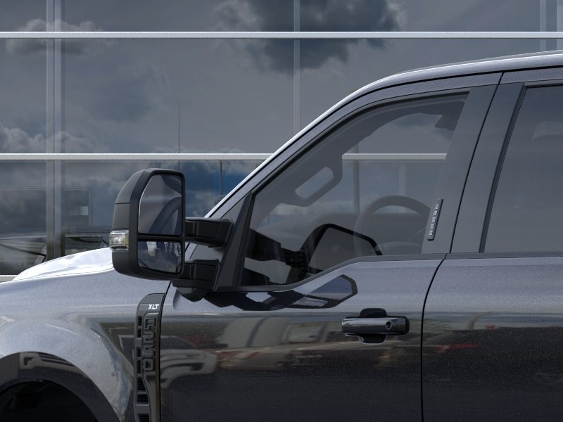 Ford Super Duty F-250 SRW Vehicle Full-screen Gallery Image 22