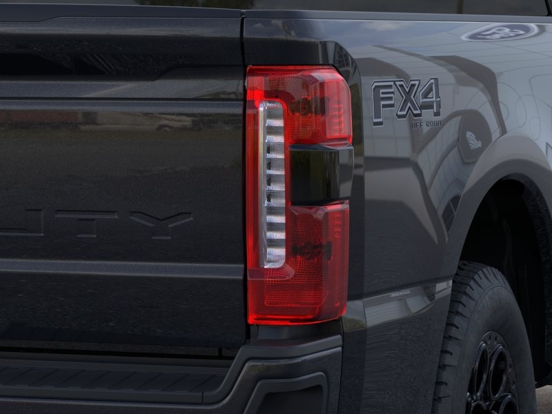 Ford Super Duty F-250 SRW Vehicle Full-screen Gallery Image 23