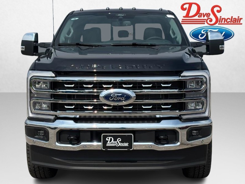 Ford Super Duty F-250 SRW Vehicle Full-screen Gallery Image 02