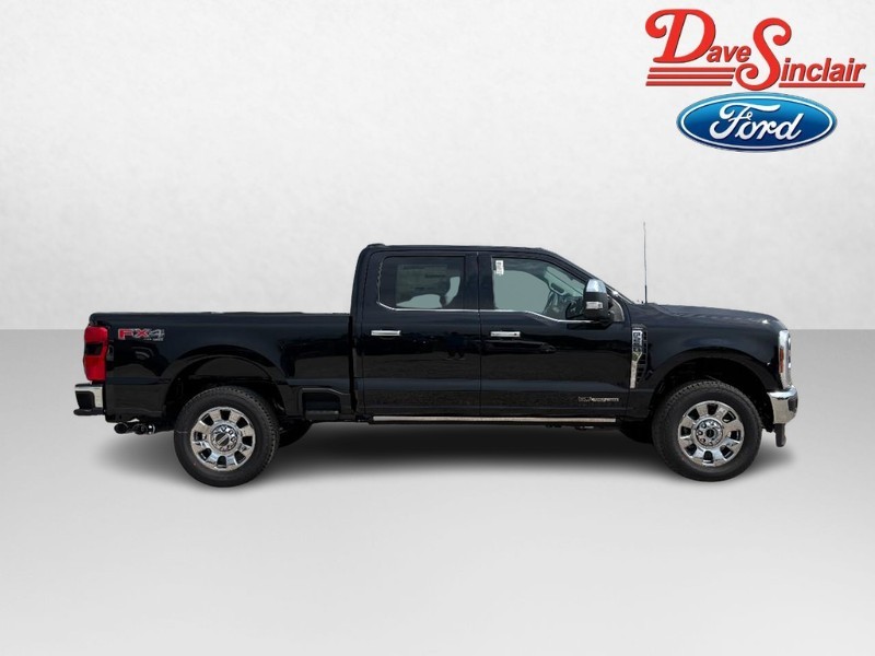 Ford Super Duty F-250 SRW Vehicle Full-screen Gallery Image 05