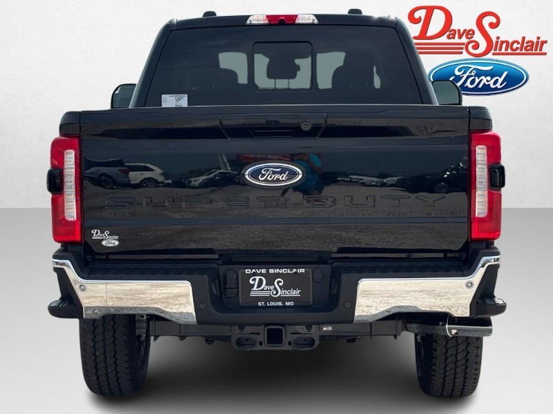 Ford Super Duty F-250 SRW Vehicle Full-screen Gallery Image 08