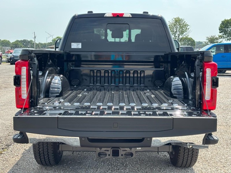 Ford Super Duty F-250 SRW Vehicle Full-screen Gallery Image 11