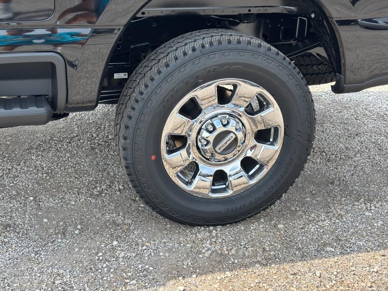 Ford Super Duty F-250 SRW Vehicle Full-screen Gallery Image 12