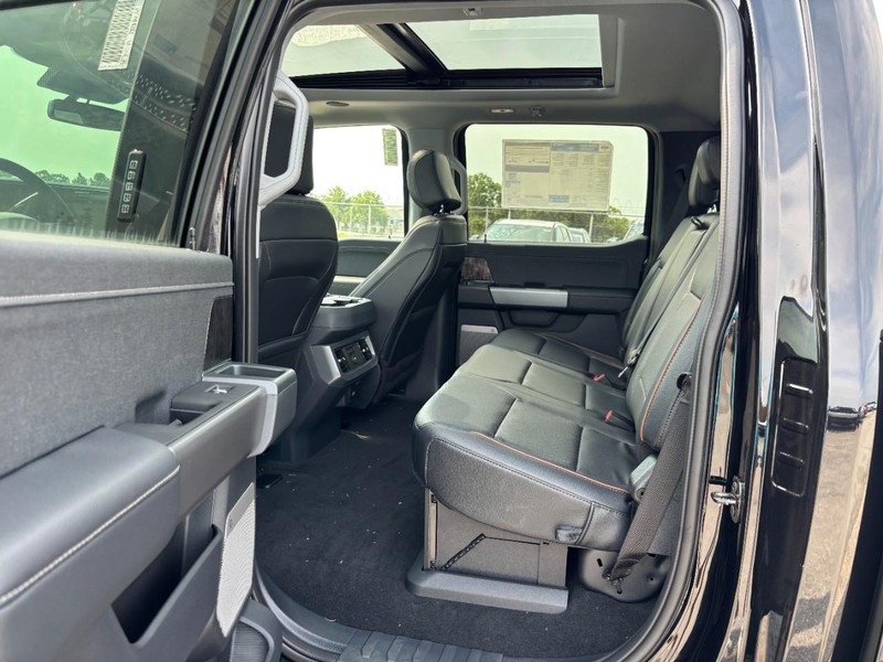 Ford Super Duty F-250 SRW Vehicle Full-screen Gallery Image 13