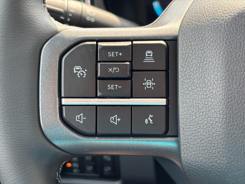 Ford Super Duty F-250 SRW Vehicle Full-screen Gallery Image 19