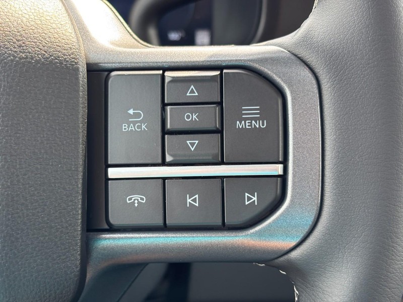 Ford Super Duty F-250 SRW Vehicle Full-screen Gallery Image 20
