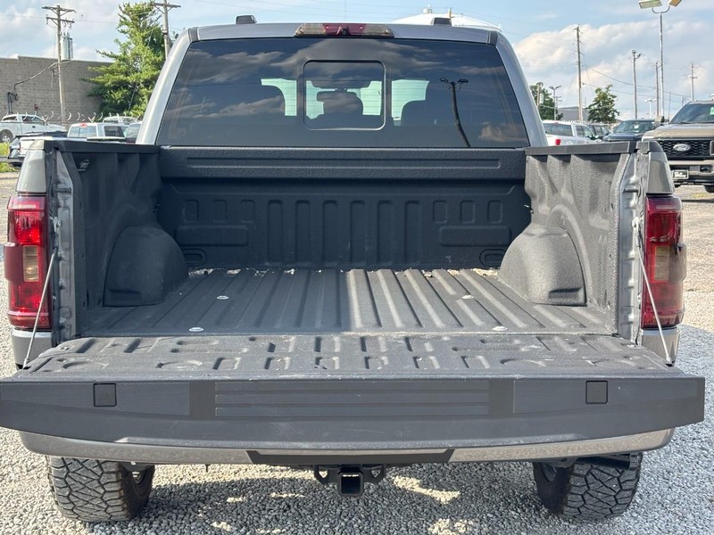 Ford F-150 Vehicle Full-screen Gallery Image 11