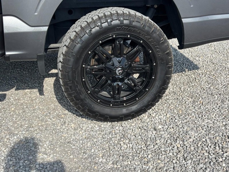 Ford F-150 Vehicle Full-screen Gallery Image 12