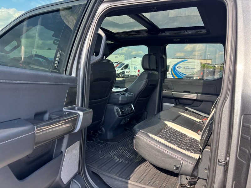 Ford F-150 Vehicle Full-screen Gallery Image 13