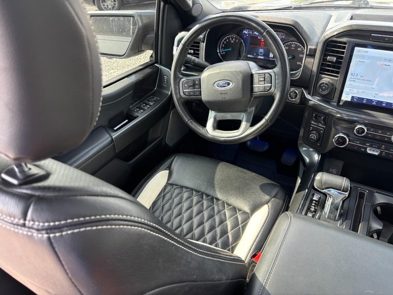 Ford F-150 Vehicle Full-screen Gallery Image 14