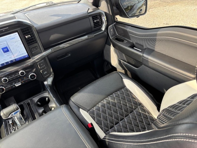 Ford F-150 Vehicle Full-screen Gallery Image 16