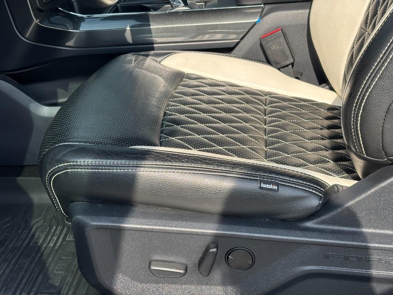 Ford F-150 Vehicle Full-screen Gallery Image 17