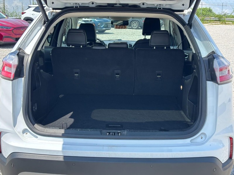 Ford Edge Vehicle Image 11